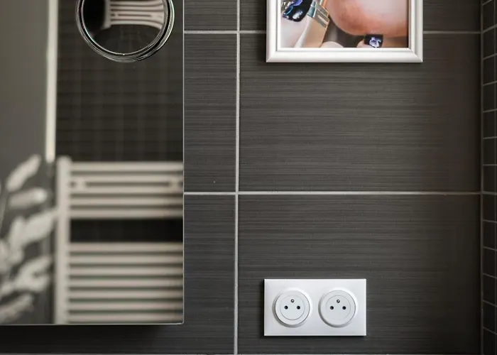 Le Coq Wagner - Parking - Air Conditioning - Pool شقة مينتون